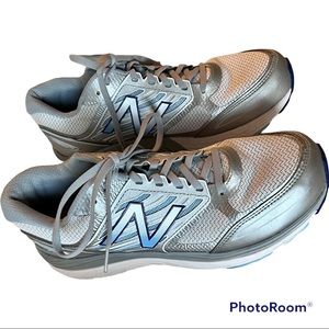 New Balance Fresh Foam womens running shoes. Size 11 wide. Model 1340.